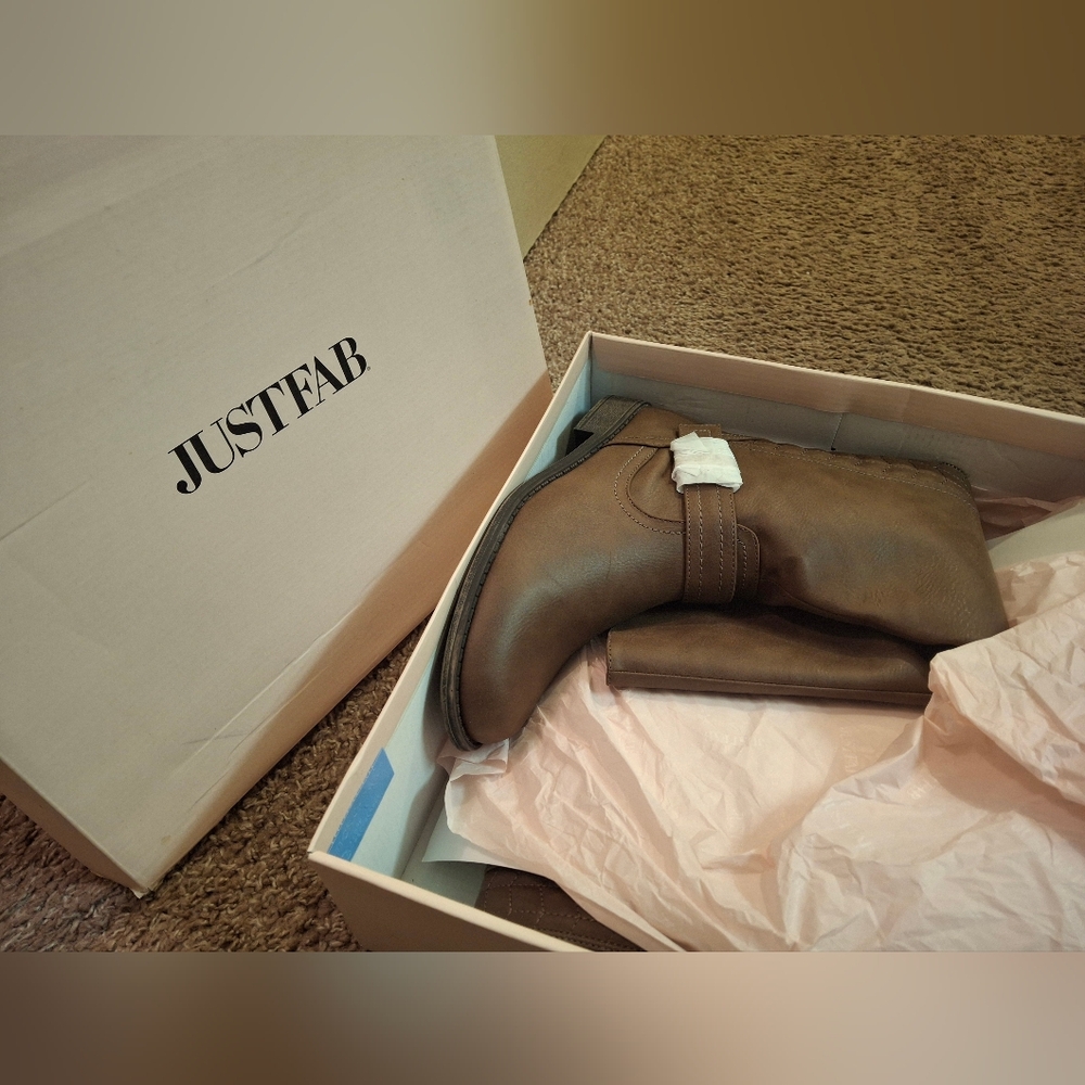 Cute Brand New Walnut Brown Riding Knee Boots size 8